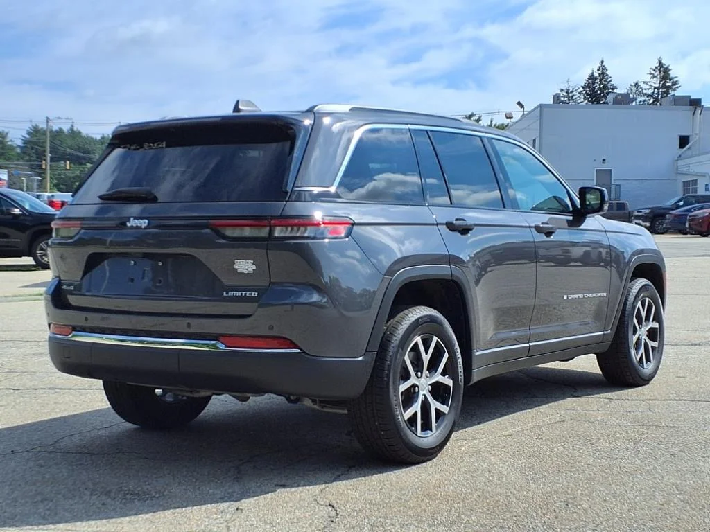 Used 2024 Gray Jeep Limited 4x4 image 4