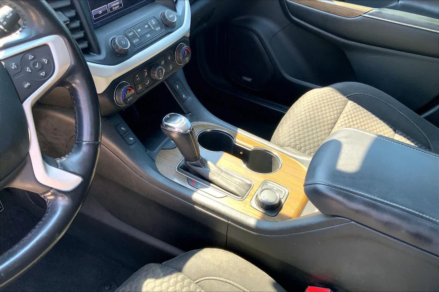 Used 2019 Summit White GMC SLE image 17