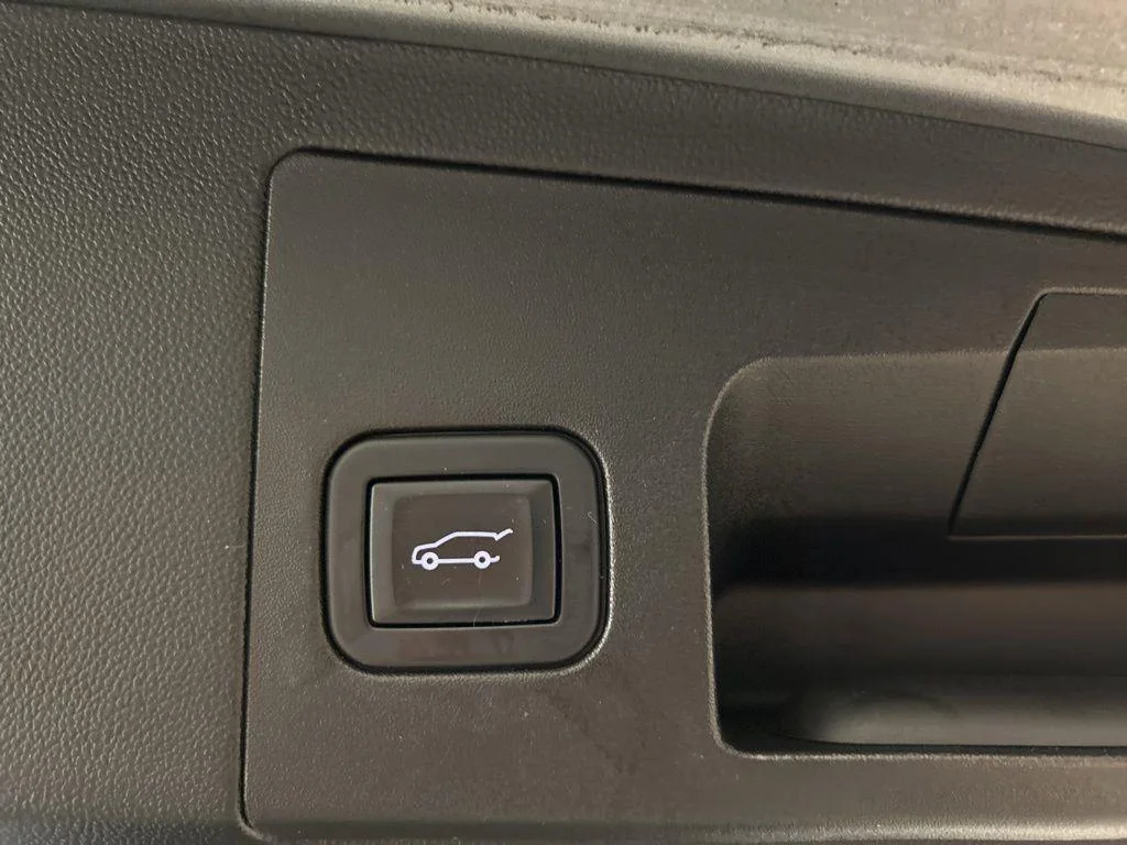 Used 2021 Steel Metallic Cadillac Luxury image 9