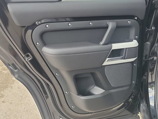 Used 2022 Santorini Black Metallic Land Rover XS Edition image 7