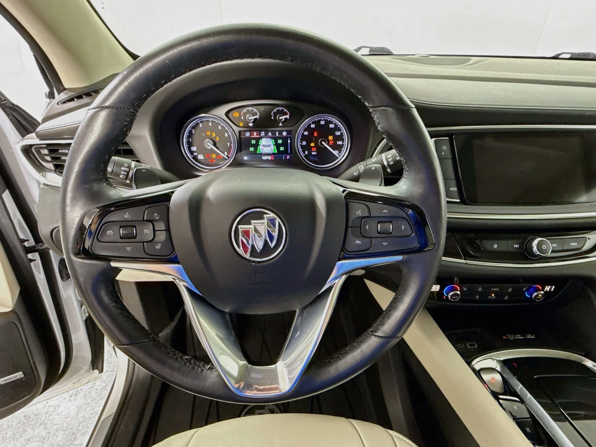 Used 2023 White Frost Tricoat Buick Essence image 11