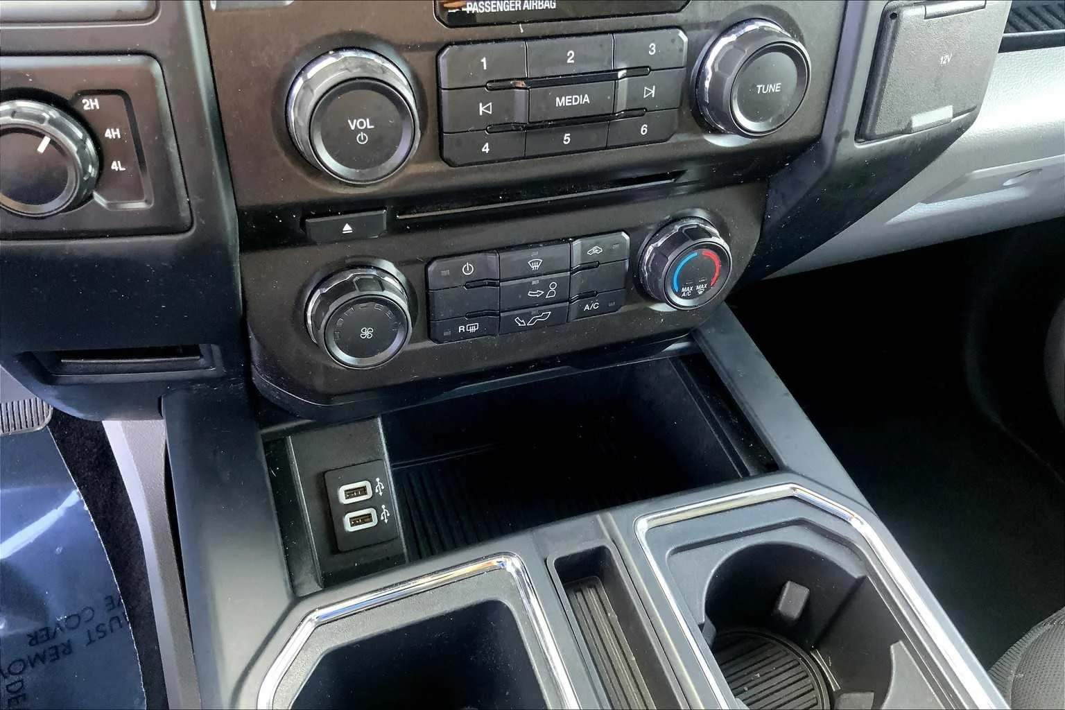 Used 2018 Blue Jeans Metallic Ford XL image 35