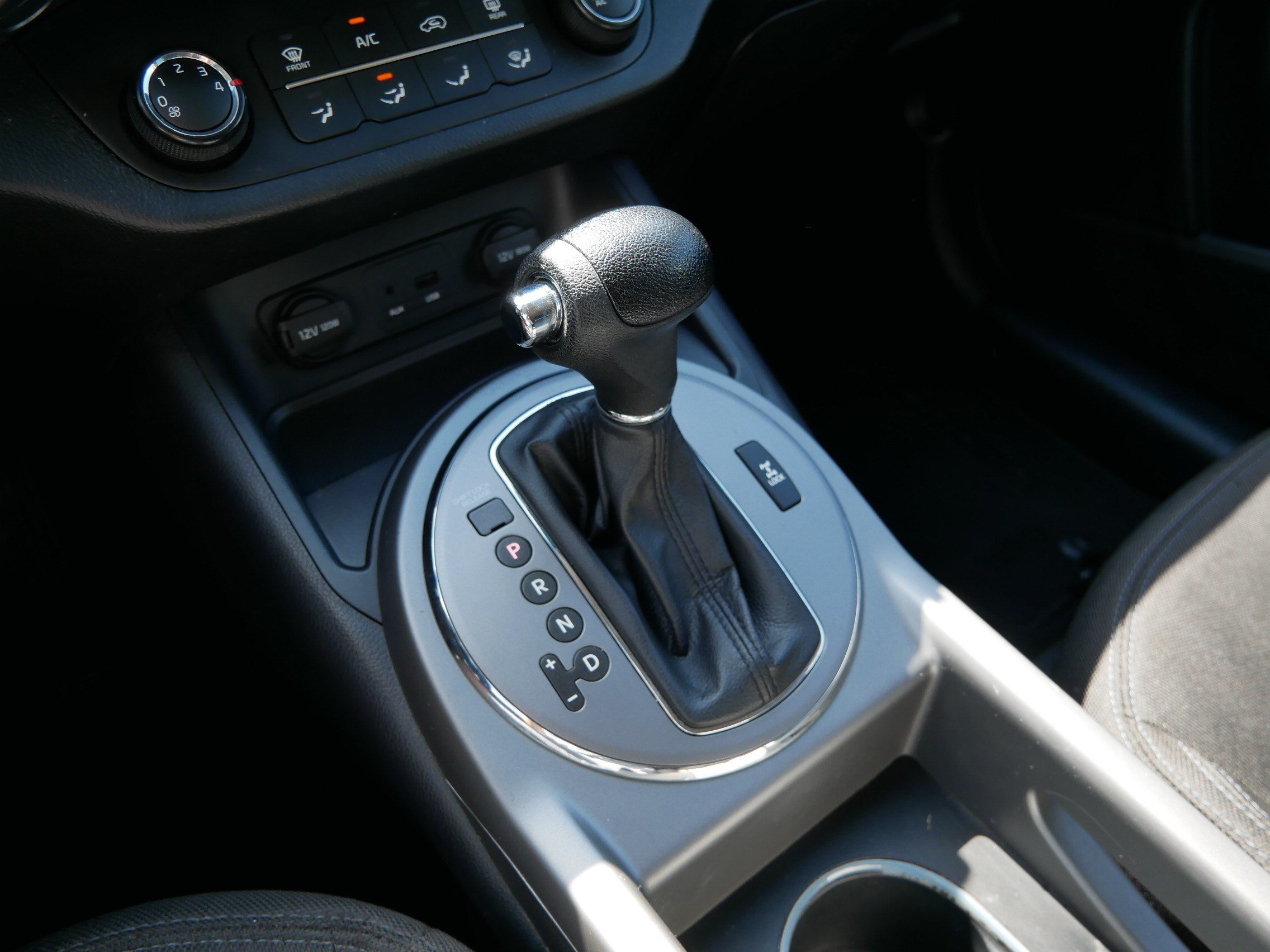 Used 2015 Mineral Silver Kia LX image 24