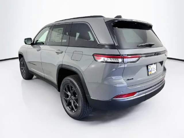 New 2027 Sting-Gray Clearcoat Jeep Altitude image 5