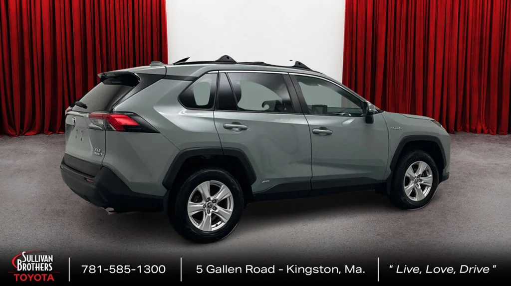 Certified Used 2021 Green Toyota XLE image 5