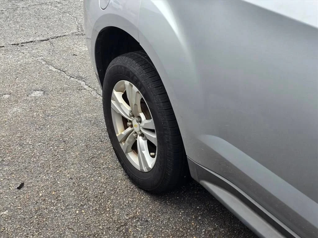 Used 2013 Silver Ice Metallic Chevrolet LT image 17