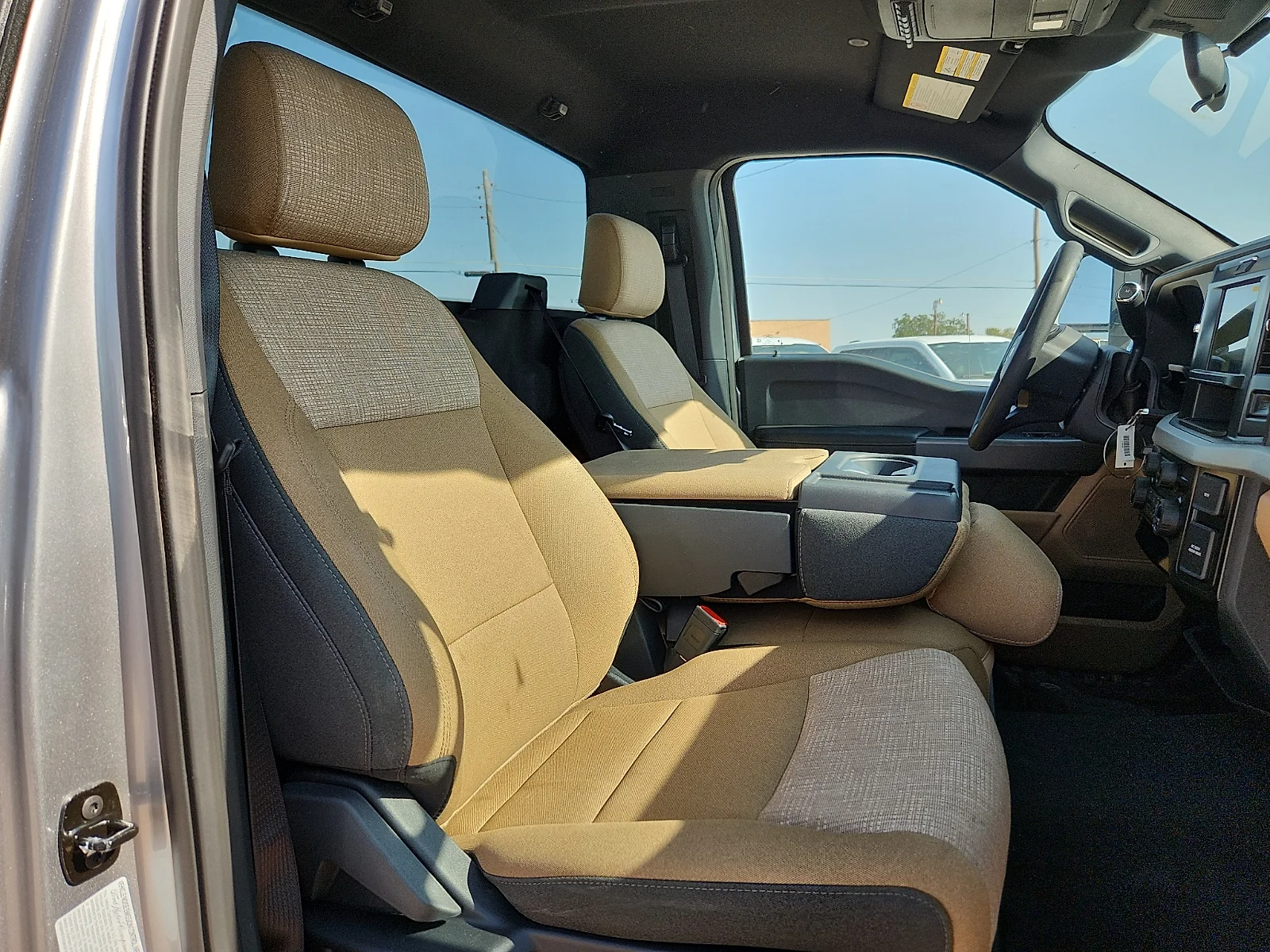 New 2027 Iconic Silver Metallic Ford XLT image 18