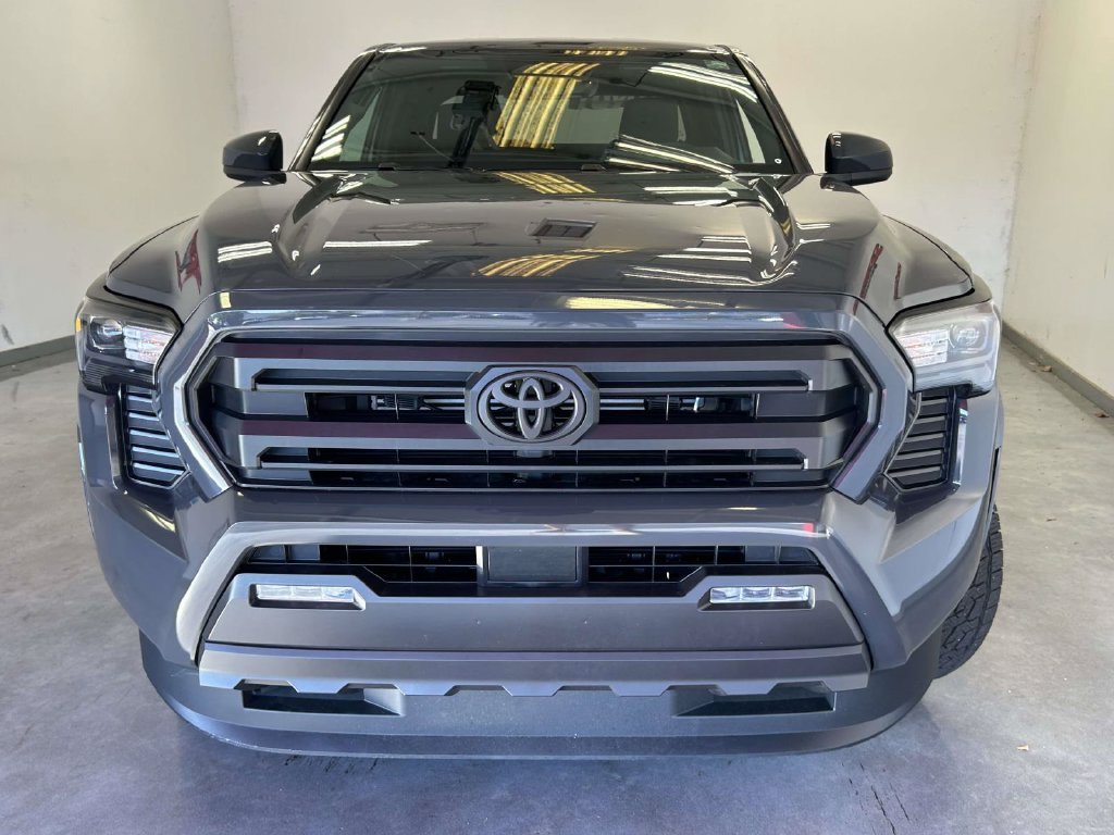 Used 2025  Toyota SR5 image 8