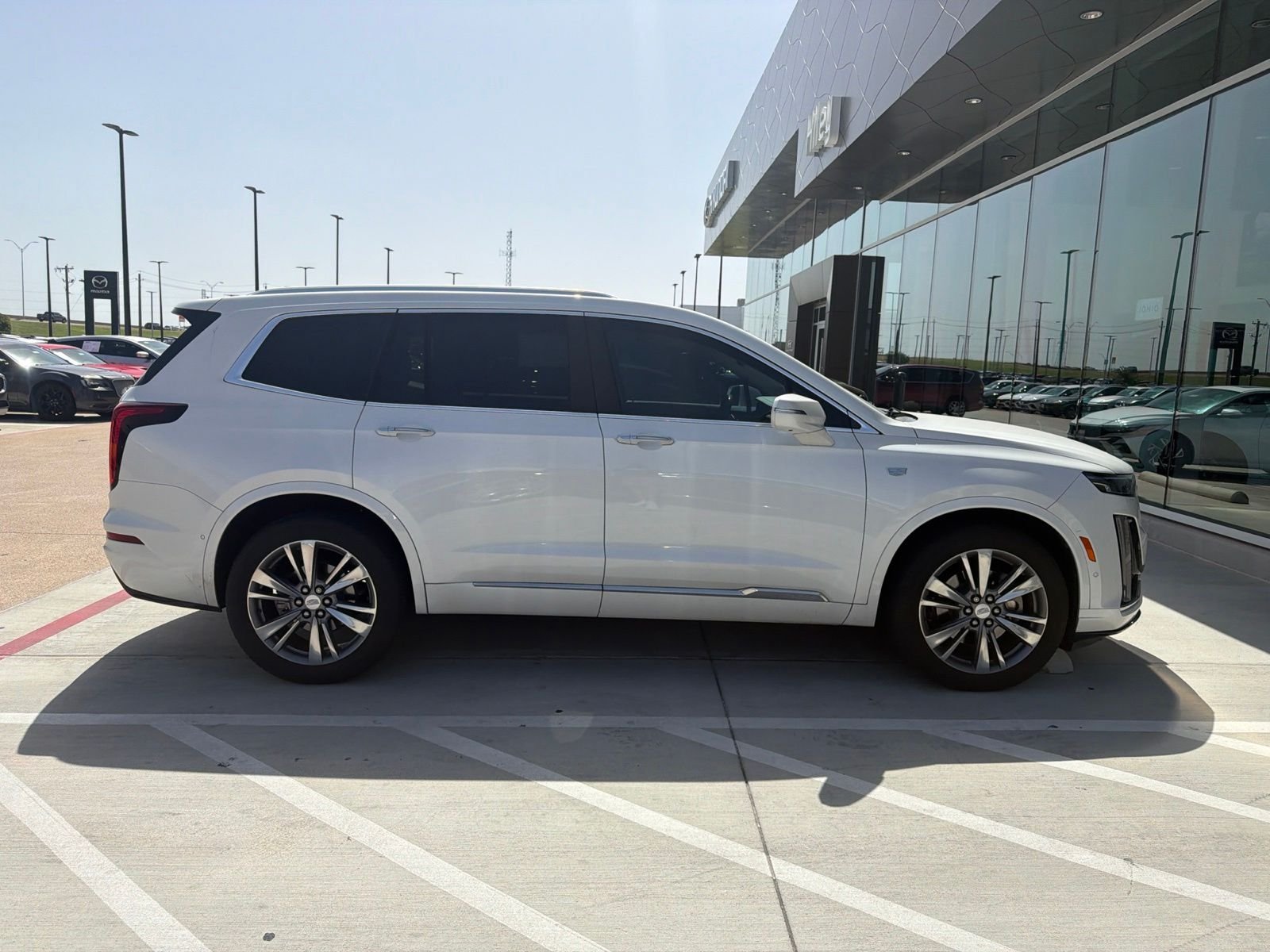 Used 2020 Crystal White Tricoat Cadillac Premium Luxury image 4