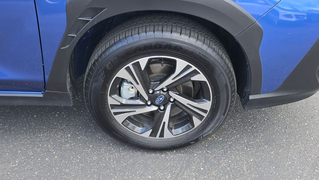 Used 2025 Daybreak Blue Pearl Subaru Premium image 10