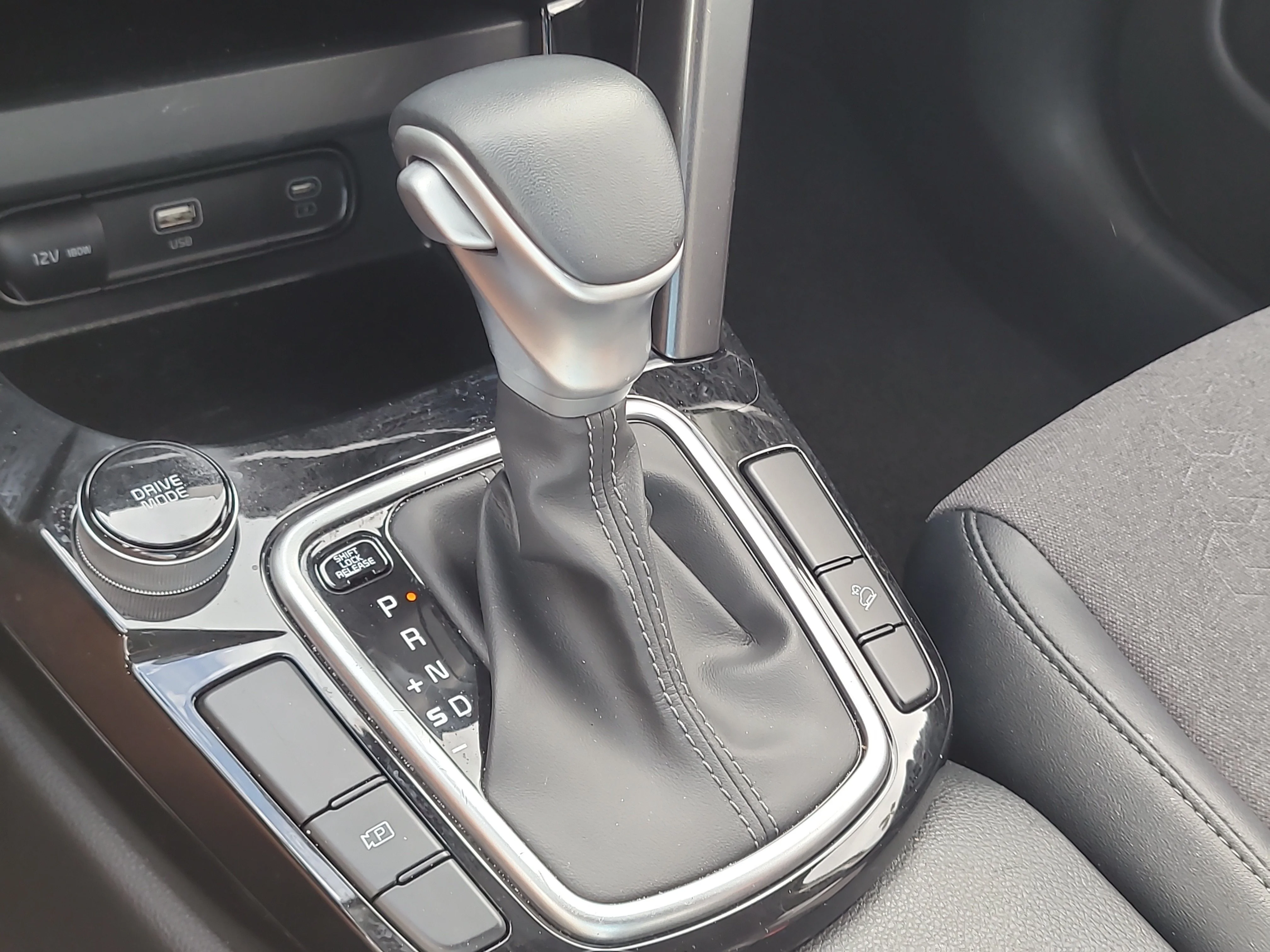 Used 2025 Fusion Black Kia S image 24