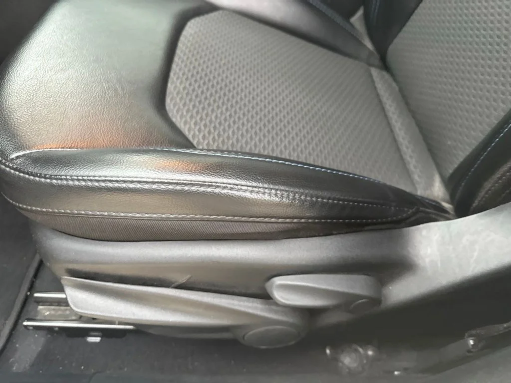 Used 2023 White Jeep Latitude image 5