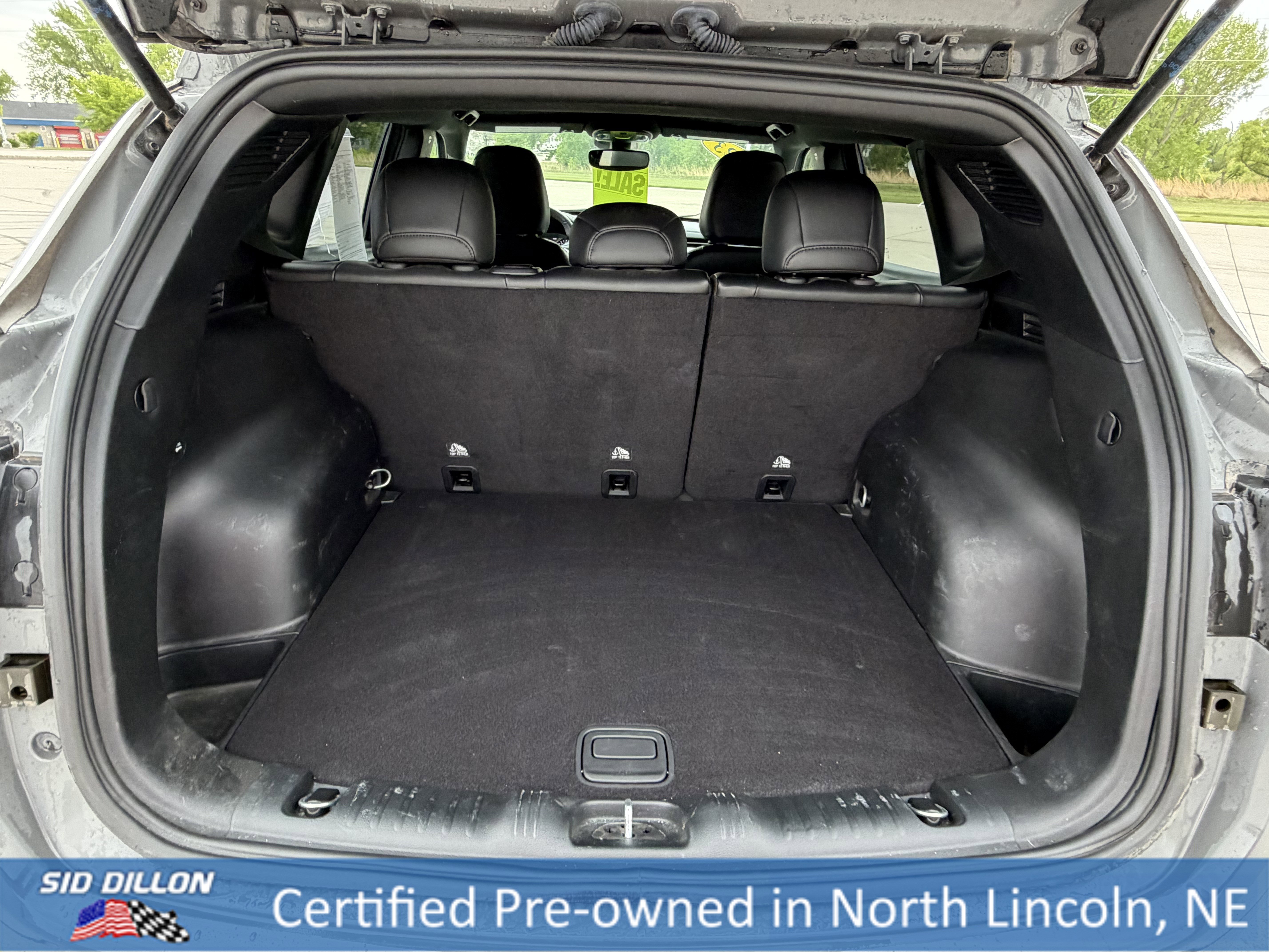 Used 2023 Sting-Gray Clearcoat Jeep Latitude Lux image 11