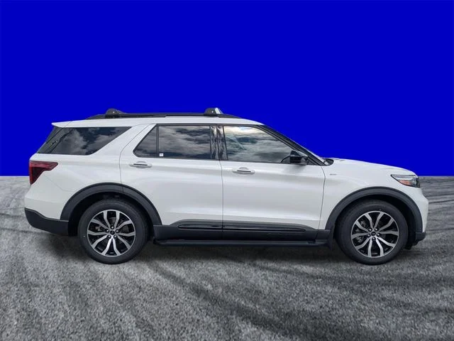 Certified Used 2022 White Metallic Ford ST-Line image 3