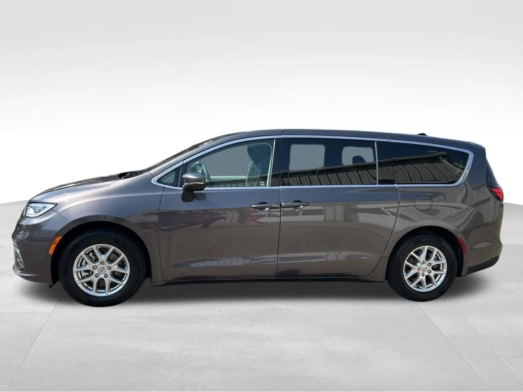 Used 2023 Gray Chrysler Touring L image 2