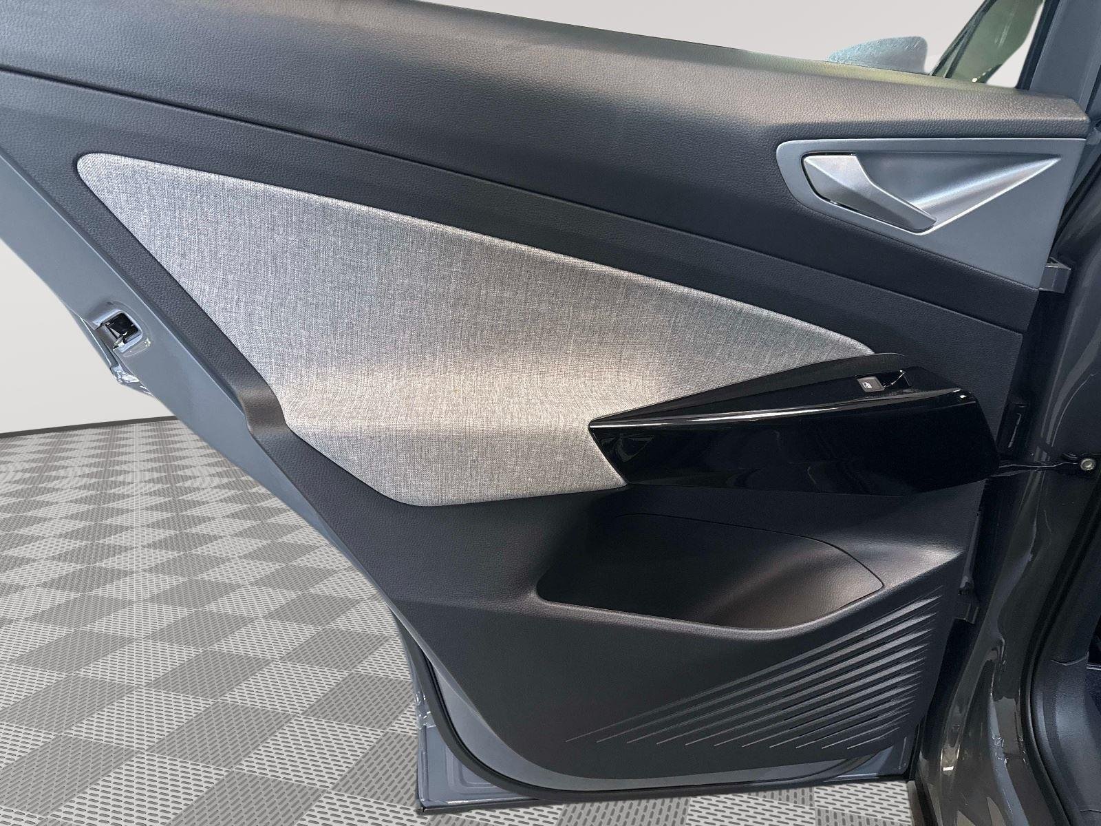 2025 Volkswagen ID.4 PRO - Photo 12