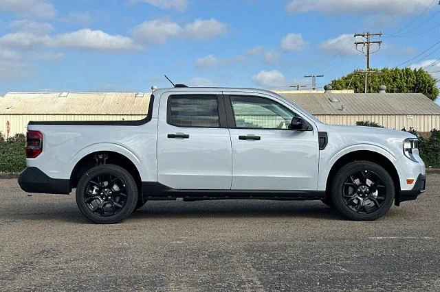New 2026 Space White Metallic Ford XLT image 26