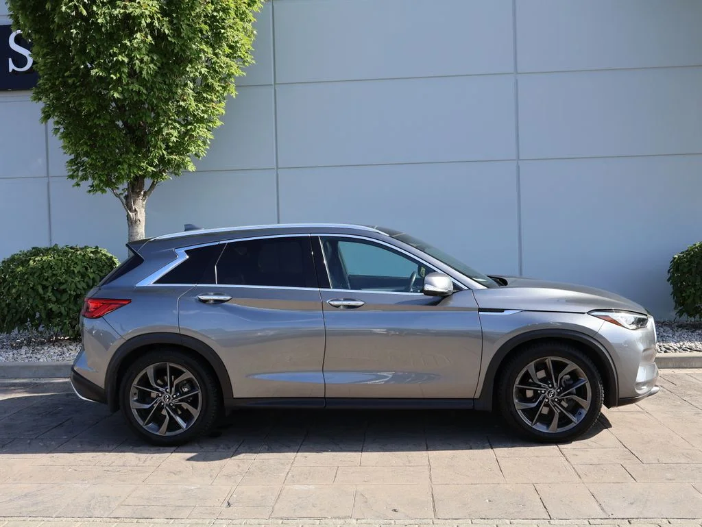 Used 2019 Gray INFINITI ESSENTIAL image 5