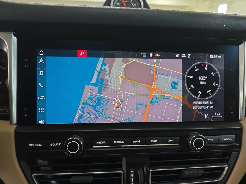 2021 Porsche Macan S - Photo 14