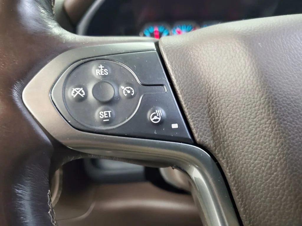 Used 2018 IRIDESCENT PEARL TRICOAT Chevrolet LTZ image 16