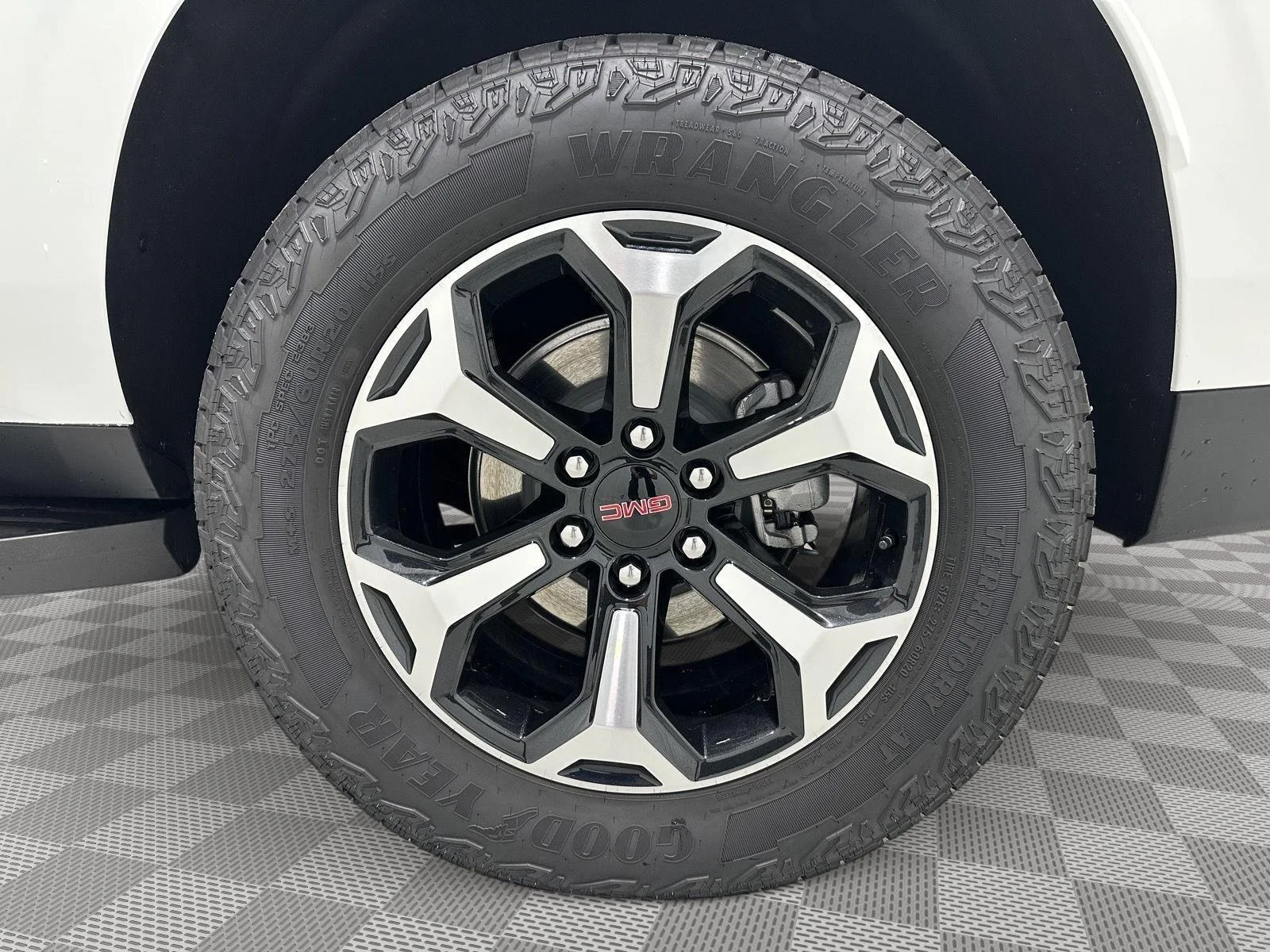 Used 2026 Summit White GMC AT4 image 31