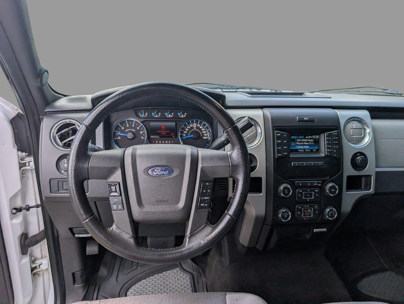 Used 2013 Oxford White/Ingot Silver Metallic Ford XLT image 31