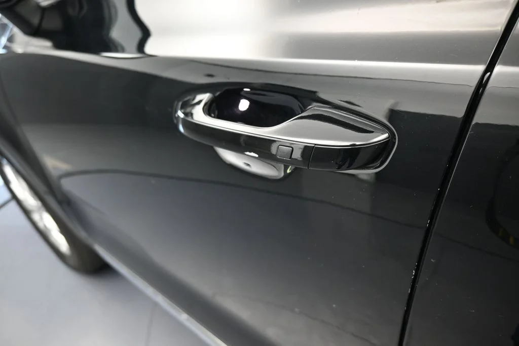 Used 2022 Ebony Black Kia LX image 36