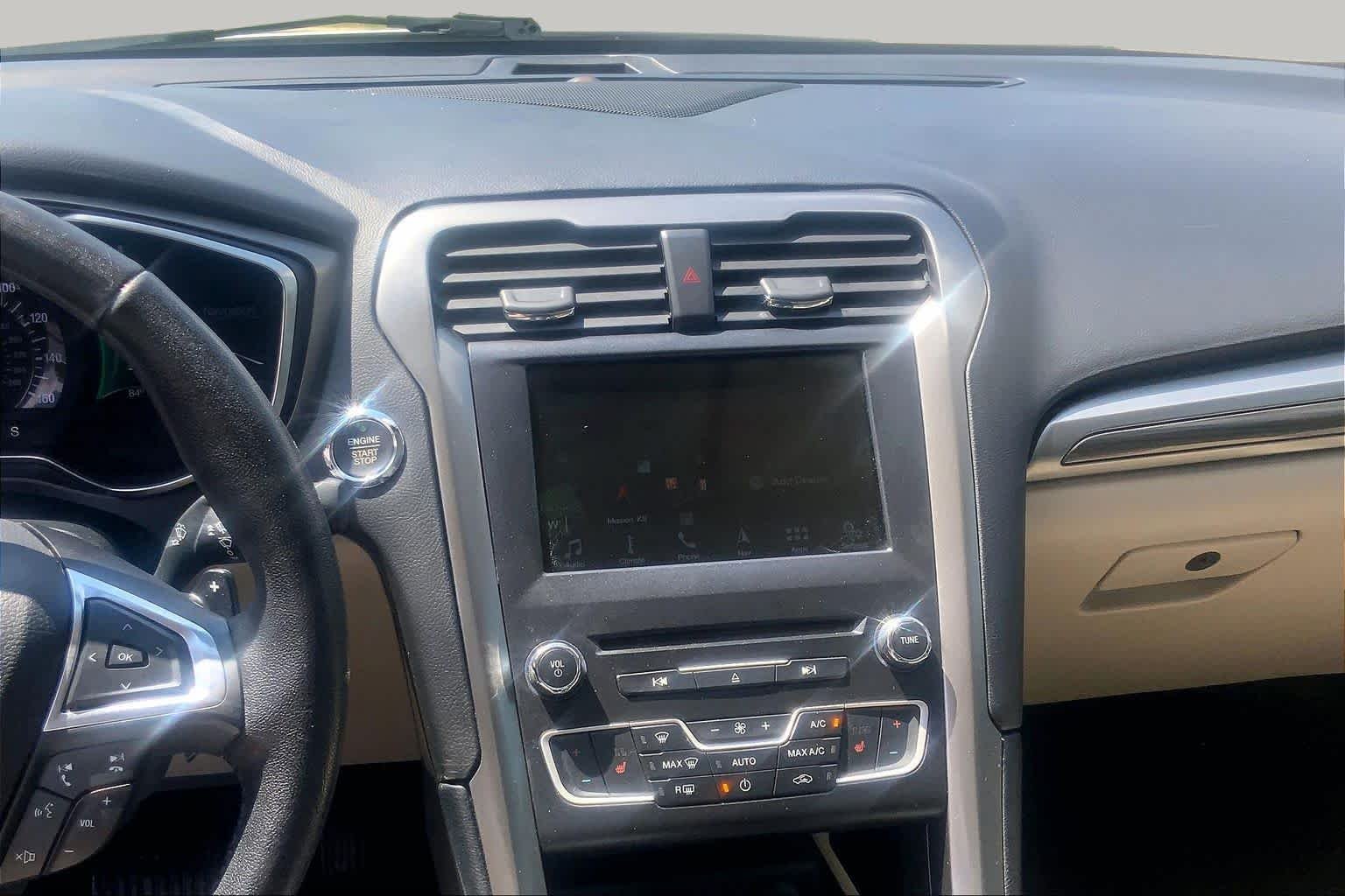 Used 2017 White Platinum Metallic Tri-Coat Ford SE image 7