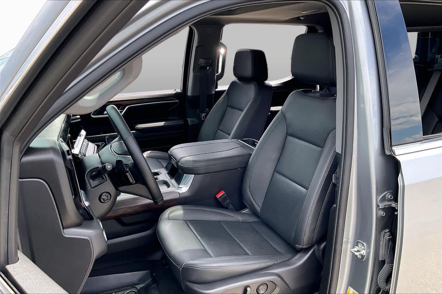 Used 2025 Sterling Metallic GMC SLT image 7