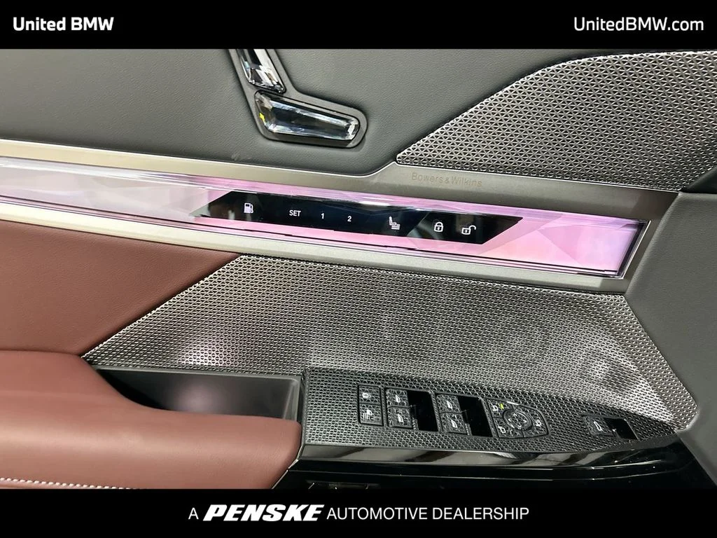 2025 BMW 7 Series 750e - Photo 11