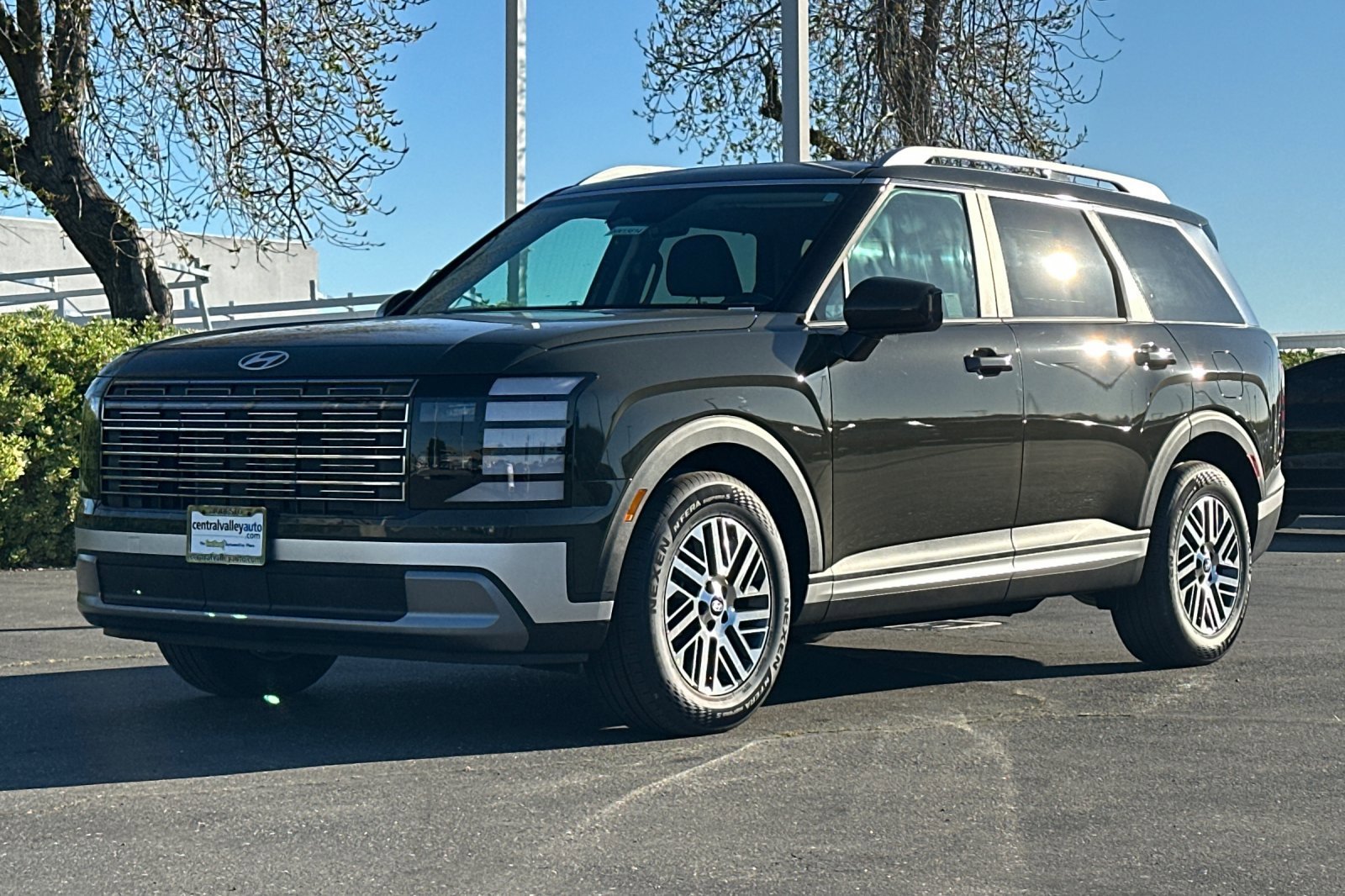 New 2026 Titan Charcoal Pearl Hyundai SEL FWD image 37