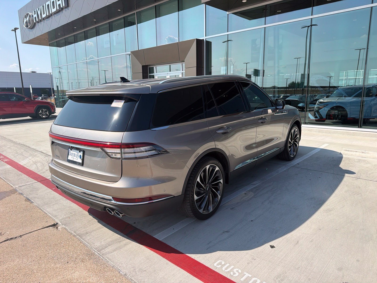 Used 2021 Iced Mocha Lincoln Reserve image 5