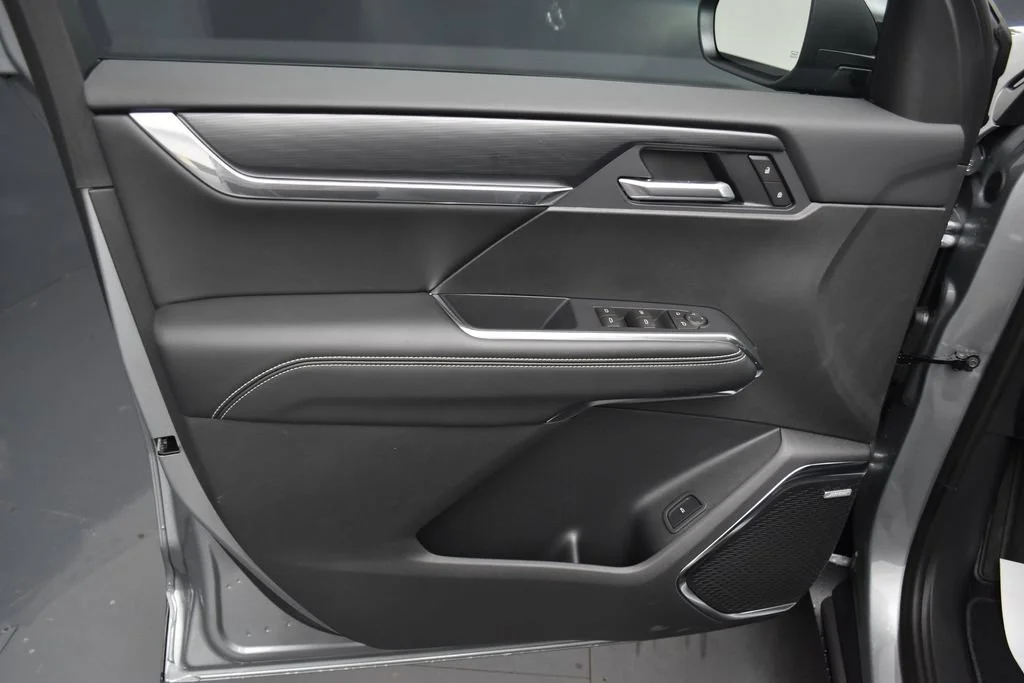 New 2026 Sterling Metallic GMC Elevation image 16