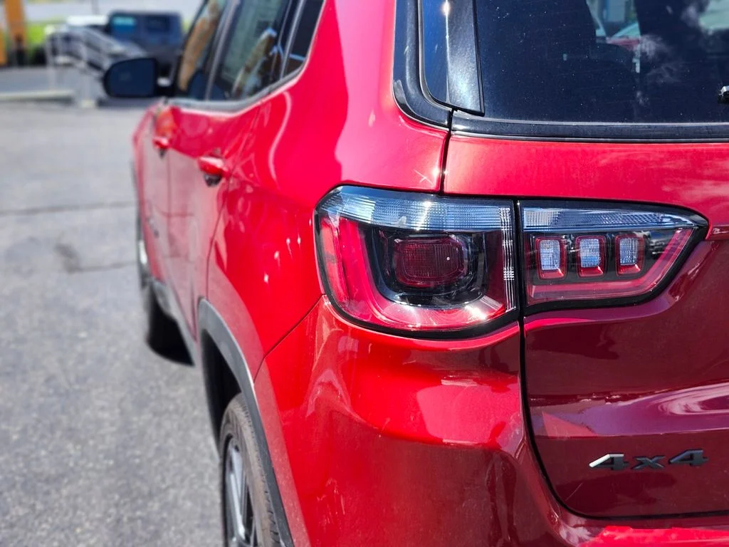 New 2026 Red Hot Pearl-Coat Exterior Paint Jeep Limited image 9