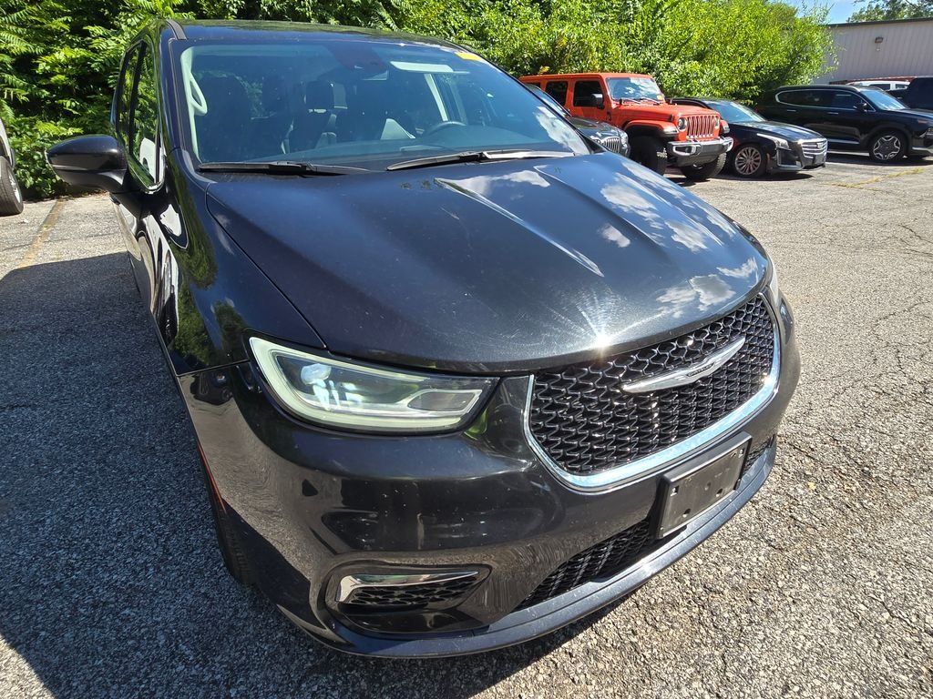 Used 2023 Black Chrysler Touring L image 11