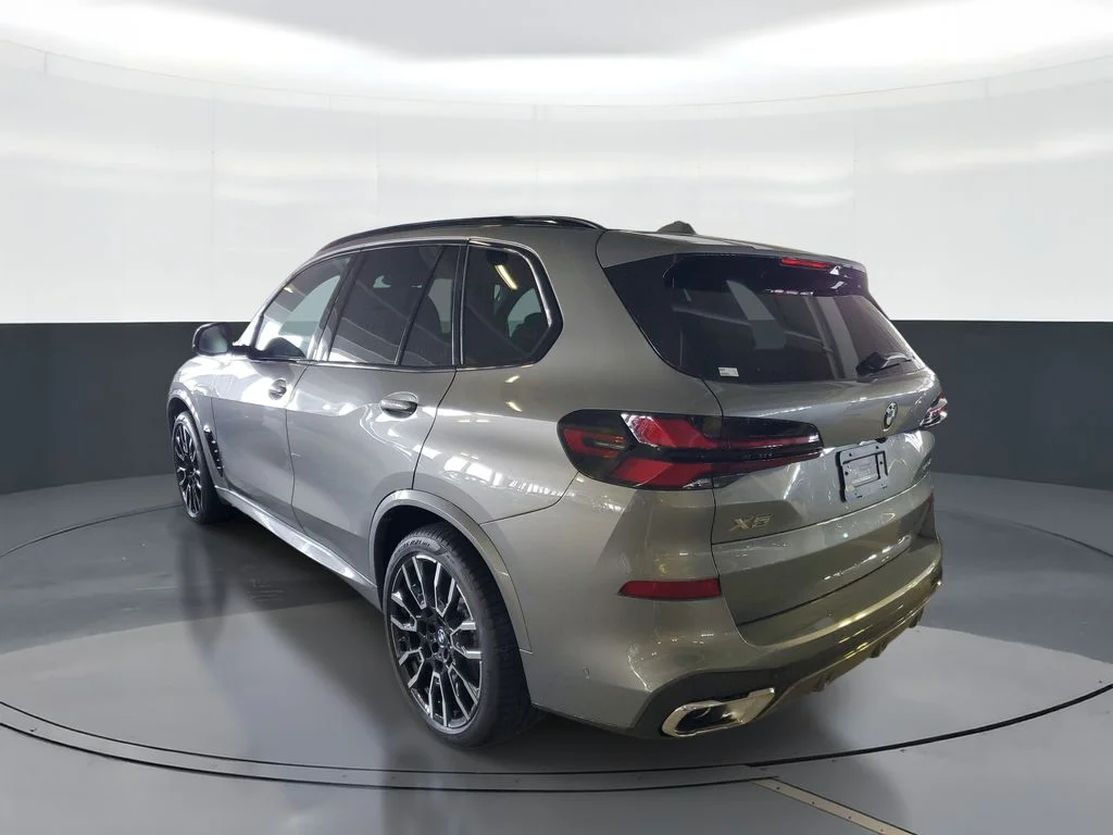 New 2026 Skyscraper Grey Metallic BMW sDrive40i image 4