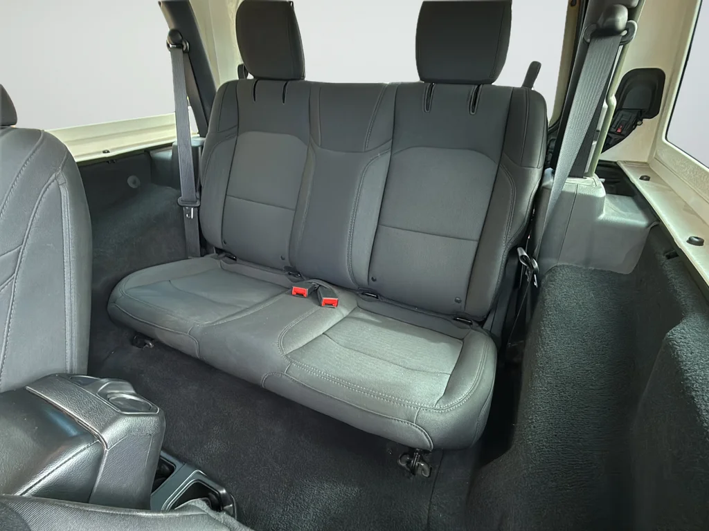 Used 2021 Green Jeep Sport S image 39