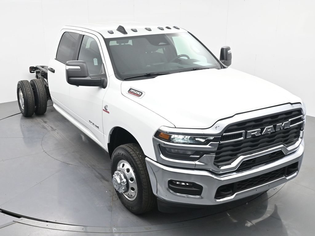 New 2026 Bright White Clearcoat RAM Tradesman image 25