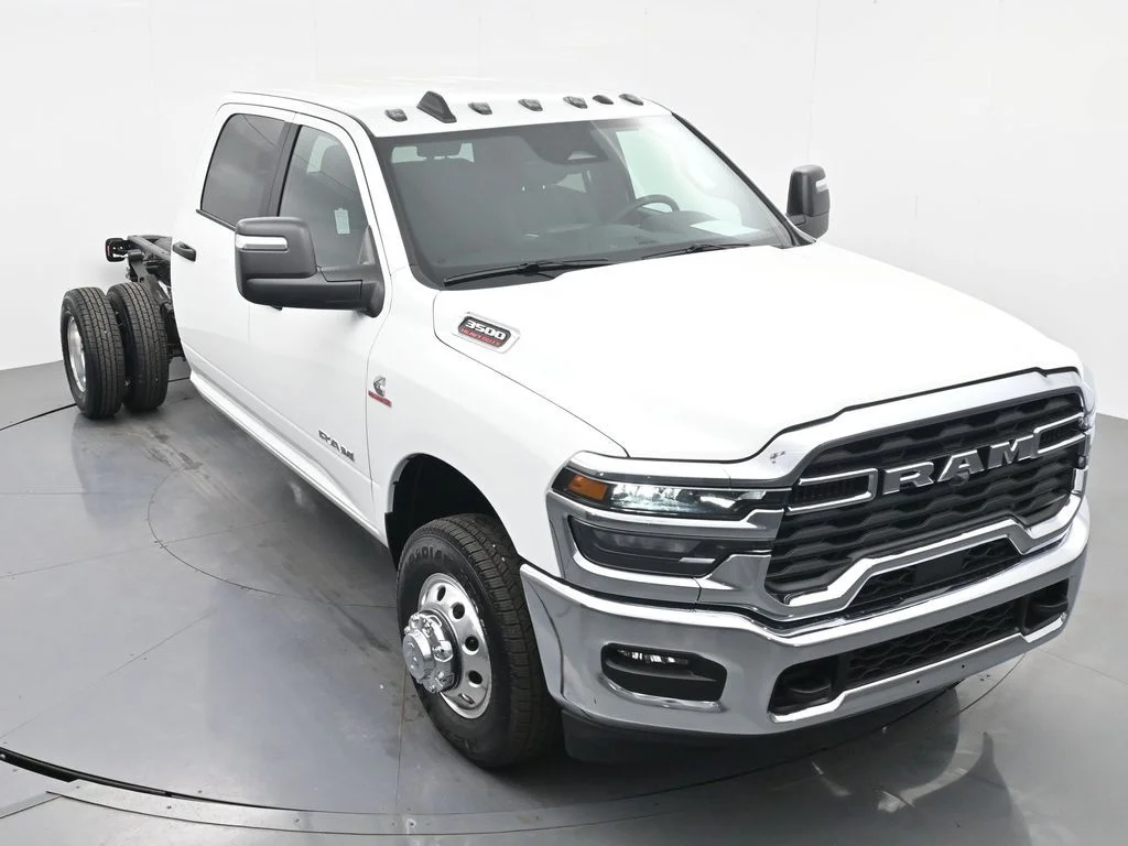 New 2026 Bright White Clear-Coat Exterior Paint RAM Tradesman image 25
