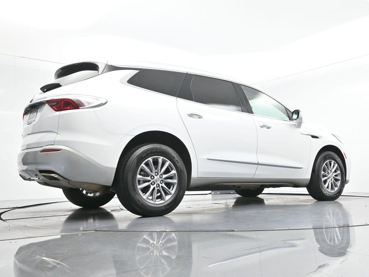 Used 2023 Summit White Buick Essence image 49
