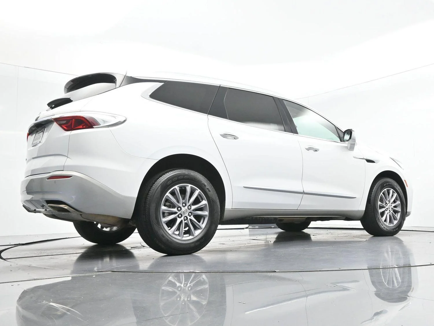 Used 2023 Summit White Buick Essence image 49