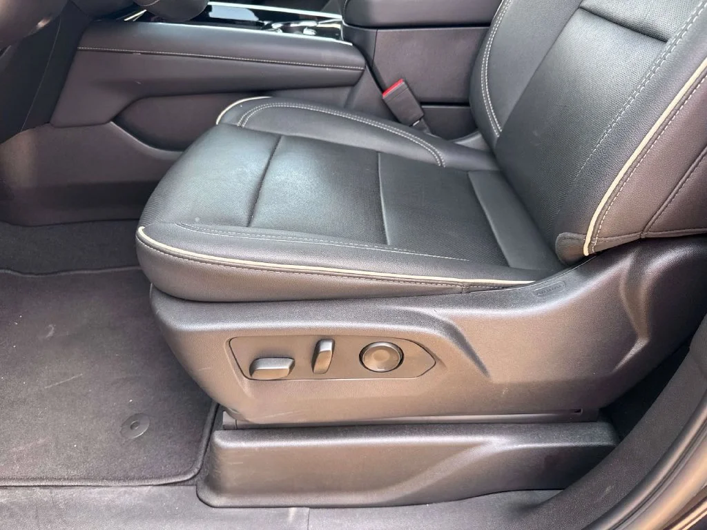 Used 2025 Gray Chevrolet Premier image 27