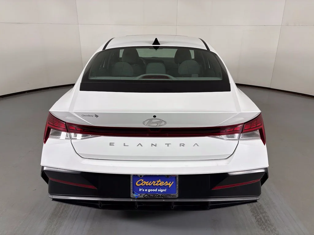 Used 2024 White Hyundai SEL image 7