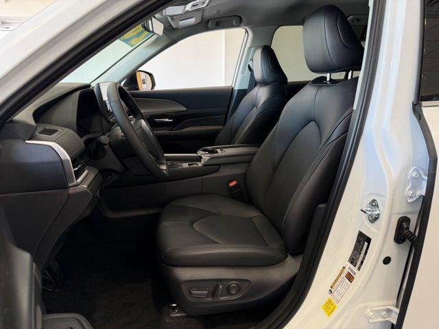 Certified Used 2026 WIND CHILL PEARL Toyota  image 48
