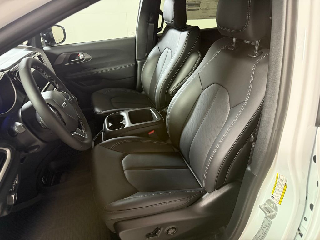 2026 Chrysler Voyager LX - Photo 12