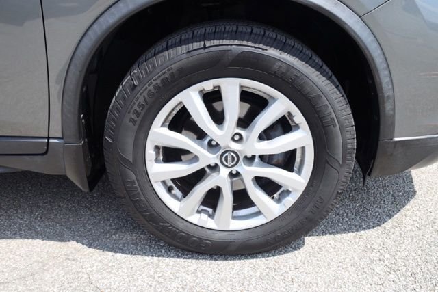 Used 2017 Gray Nissan SV image 15
