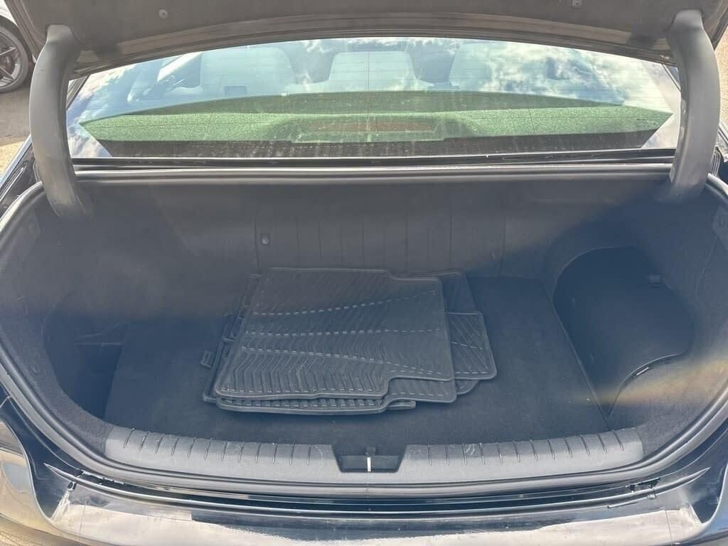 Used 2016 Black Hyundai Base image 12