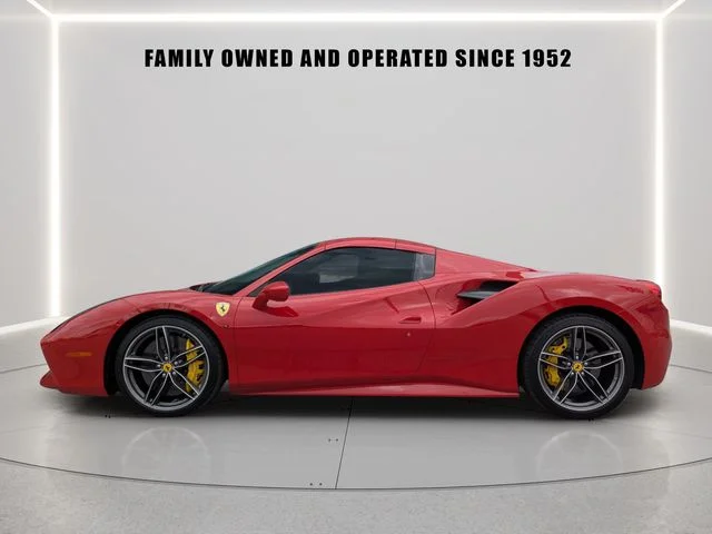Used 2018  Ferrari Base image 4