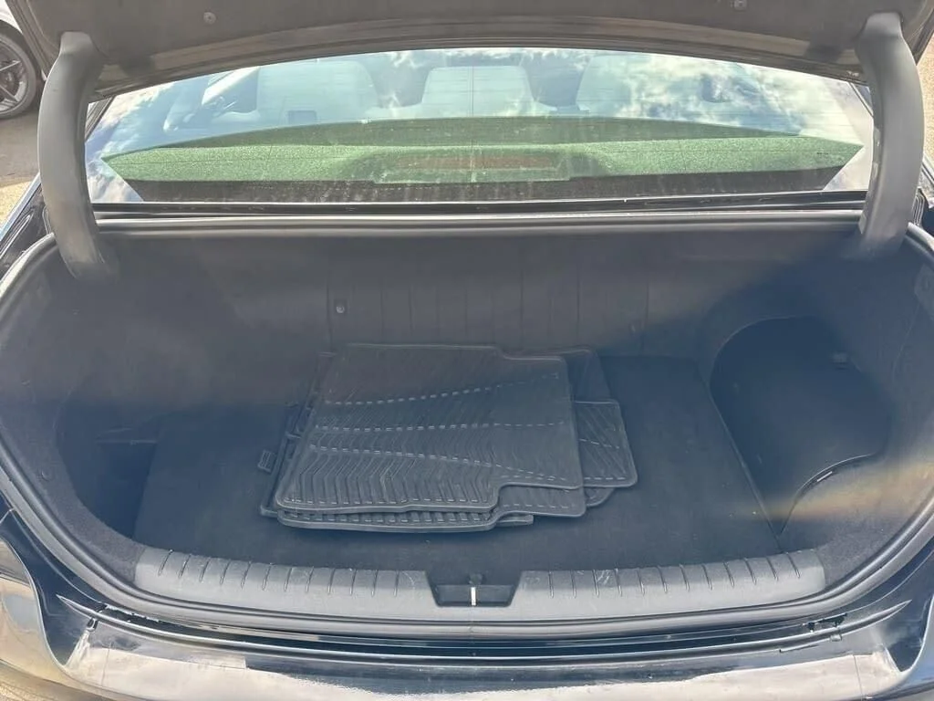Used 2016 Black Hyundai Base image 12