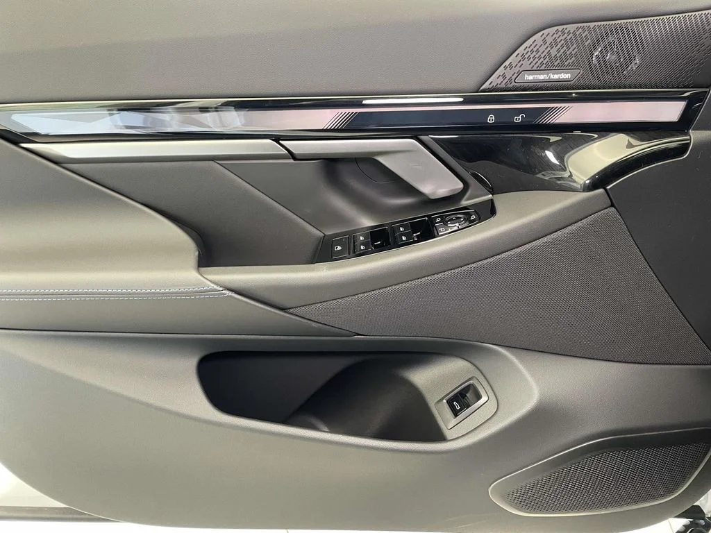 New 2026 White BMW xDrive40 image 28